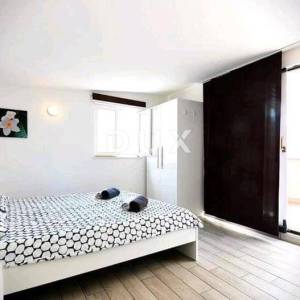 ŠIBENIK, VODICE – renovirana kuća 200 m od mora