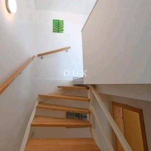 ŠIBENIK, VODICE – renovirana kuća 200 m od mora