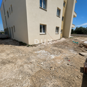 ŠIBENIK, VODICE – Stan u prizemlju s 133m2 vrta, NOVOGRADNJA!