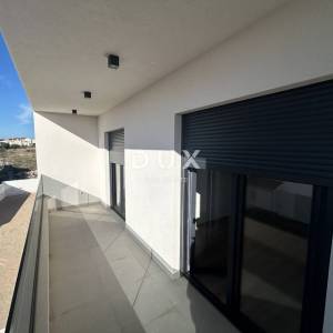 ŠIBENIK, VODICE - Trosoban stan u novogradnji na mirnoj lokaciji