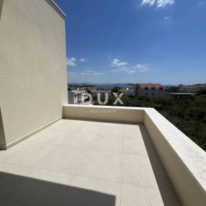 ŠIBENIK, VODICE – Zadnji kat, 3 spavaće sobe i panoramski pogled na more