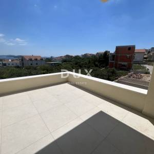 ŠIBENIK, VODICE – Zadnji kat, 3 spavaće sobe i panoramski pogled na more