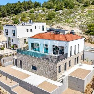 ŠIBENIK, ŽABORIĆ - Moderna luksuzna vila s grijanim bazenom i pogledom na more