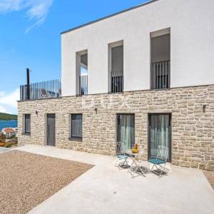 ŠIBENIK, ŽABORIĆ - Moderna luksuzna vila s grijanim bazenom i pogledom na more