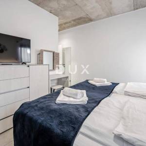 ŠIBENIK, ŽABORIĆ - Moderna luksuzna vila s grijanim bazenom i pogledom na more