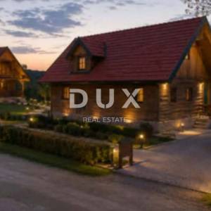 SLUNJ, GORNJI LAĐEVAC - Atraktivna investicija u izgradnji – tradicionalne kuće i 10.000 m² građevinskog zemljišta