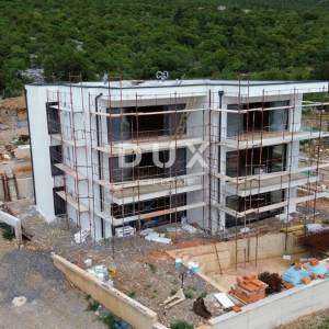 SMOKVICA - 3S+DB sa zajedničkim bazenom 250m od mora u novogradnji