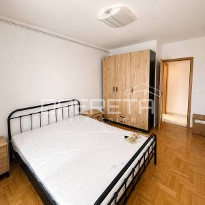 .Stan 90 m² s 3 sobe, terasom i parking mjestom