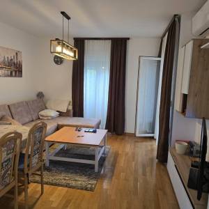 Stan: Karlovac, Dubovac, 63m2, balkon, lođa!