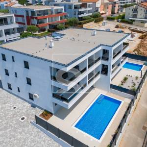 Stan Novigrad, 3 spavaće sobe, bazen pogled more novogradnja