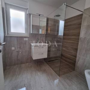 Stan u Novogradnji sa  2 balkona pogled more otok Krk 