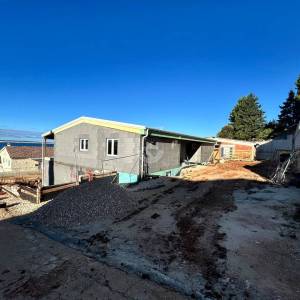Starigrad, samostojeća vila 128 m2, s bazenom, drugi red do mora