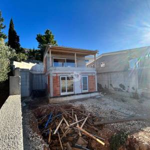 Starigrad, samostojeća vila 128 m2, s bazenom, drugi red do mora