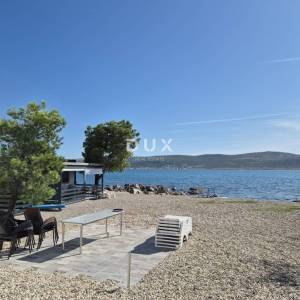 STARIGRAD, ZADAR - PRILIKA! Novogradnja 1. red do mora