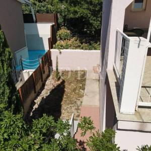 STINICA – Samostojeća kuća s otvorenim pogledom na more i garažom
