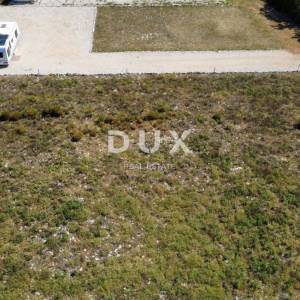 SUKOŠAN, DEBELJAK - Građevinsko zemljište 730m² pravilnog oblika!