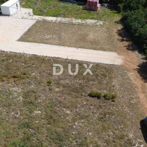 SUKOŠAN, DEBELJAK - Građevinsko zemljište 730m² pravilnog oblika!