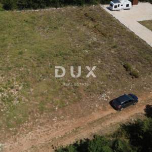 SUKOŠAN, DEBELJAK - Građevinsko zemljište 730m² pravilnog oblika!