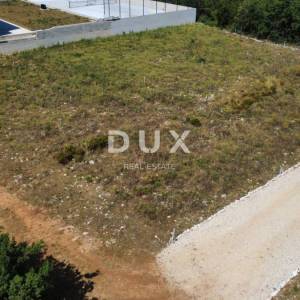 SUKOŠAN, DEBELJAK - Građevinsko zemljište 730m² pravilnog oblika!