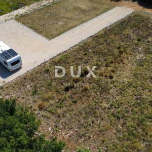 SUKOŠAN, DEBELJAK - Građevinsko zemljište 730m² pravilnog oblika!