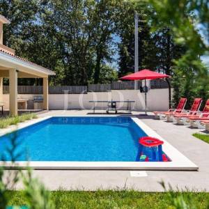 Svetvinčenat, okolica, moderna Villa sa bazenom