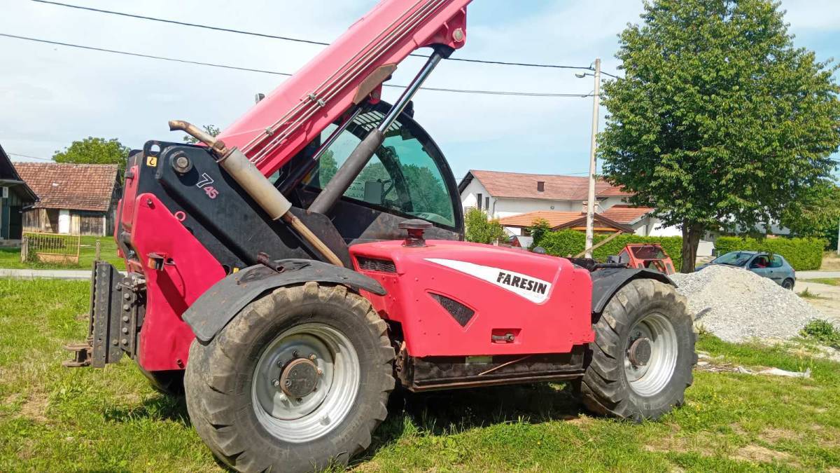 Teleskopski utovarivač