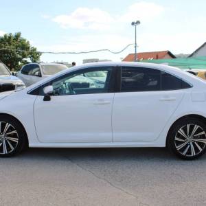 Toyota Corolla Sedan 1.5 VVT *NAVIGACIJA, KAMERA*