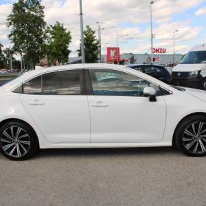 Toyota Corolla Sedan 1.5 VVT *NAVIGACIJA, KAMERA*