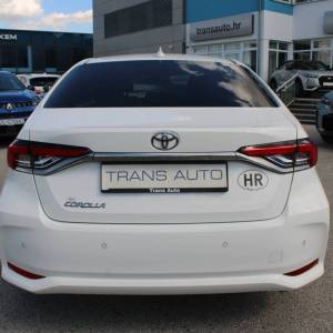 Toyota Corolla Sedan 1.5 VVT *NAVIGACIJA, KAMERA*