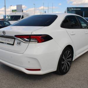 Toyota Corolla Sedan 1.5 VVT *NAVIGACIJA, KAMERA*
