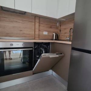 Trnava, lijepo uređen 2S stan s loggiom, spremište, parkirno mjesto