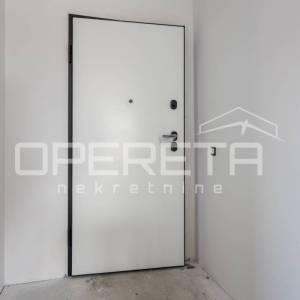 Trosoban stan s prostranom terasom - novogradnja u Sesvetama