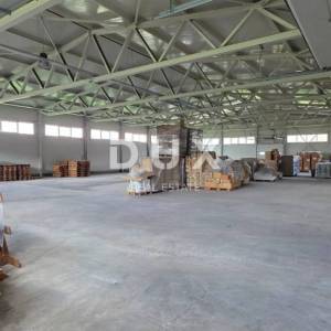 UDBINA - Investicijska prilika – Industrijska hala 3.524 m² na zemljištu 18.374 m² s energetskom infrastrukturom