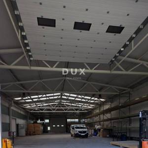 UDBINA - Investicijska prilika – Industrijska hala 3.524 m² na zemljištu 18.374 m² s energetskom infrastrukturom