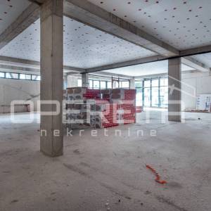 ULIČNI LOKAL, NAJAM, KRALJEVICA - CENTAR, uz rivu, 335 M2