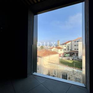 UMAG, CENTAR - Stan u luksuznoj novogradnji, prvi red do mora