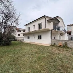 UMAG, kuća s prostranim dvorištem