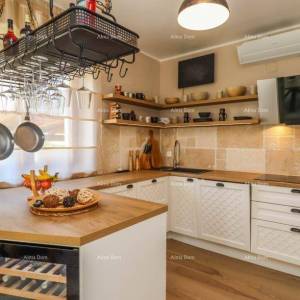 UMAG – Luksuzna vila s grijanim bazenom, svega 120 m od mora