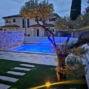 UMAG – Luksuzna vila s grijanim bazenom, svega 120 m od mora