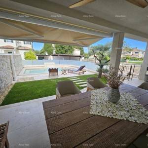 UMAG – Luksuzna vila s grijanim bazenom, svega 120 m od mora