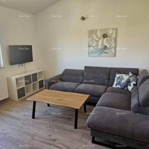 VALBANDON – Potpuno namješten trosoban stan s balkonom, 1,2 km od mora