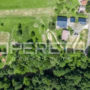 Varaždin Breg. Drvena niskoenergetska kuća od ariša  uz  šumu. Prodaja