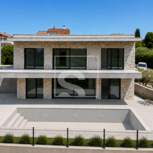 Vila 300 metara do plaže, bazenom i 3 spavaće sobe, Poreč