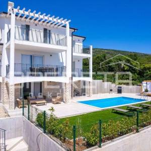 Vila s bazenom i spektakularnim pogledom na more i Raški zaljev

