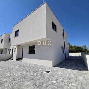 VIR, OTOK VIR - Moderna vila s pogledom na more