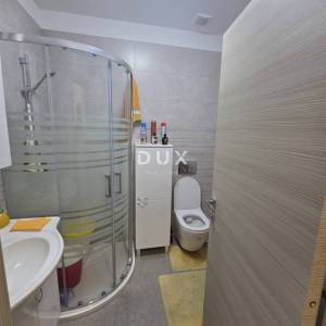 VIŠKOVO, CENTAR - stan 76m2 novogradnja DB+2S, natkriveni parking - TOP STANJE!!! 