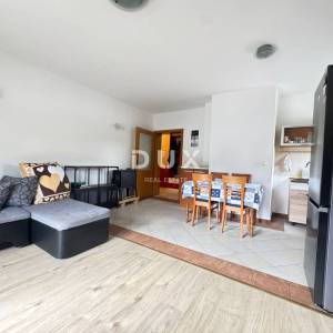 VIŠKOVO, MARINIĆI – 2S+DB, balkon, parkirno mjesto, novija gradnja