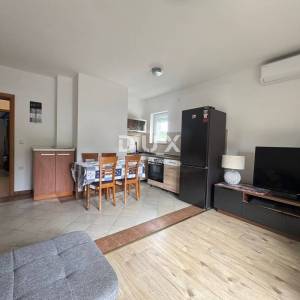 VIŠKOVO, MARINIĆI – 2S+DB, balkon, parkirno mjesto, novija gradnja