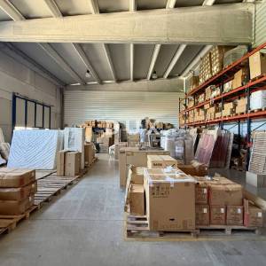 VIŠKOVO, MARINIĆI - Skladišni prostor/hala + 600 m2 okućnice za dugoročni zakup!