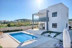 VODICE - Dugoročni najam MODERNA VILA S BAZENOM I PANORAMSKIM POGLEDOM